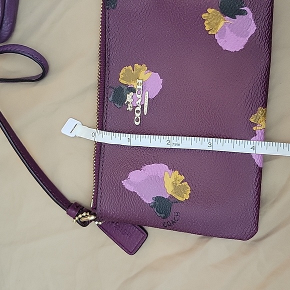 Coach wristlet - Picture 2 of 7
